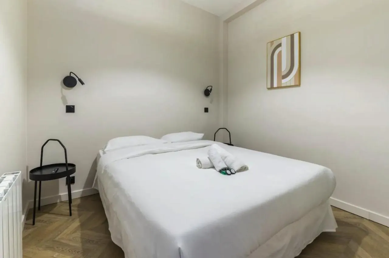 Apartament Home Suite Home Opera/Saint Lazare Paryż